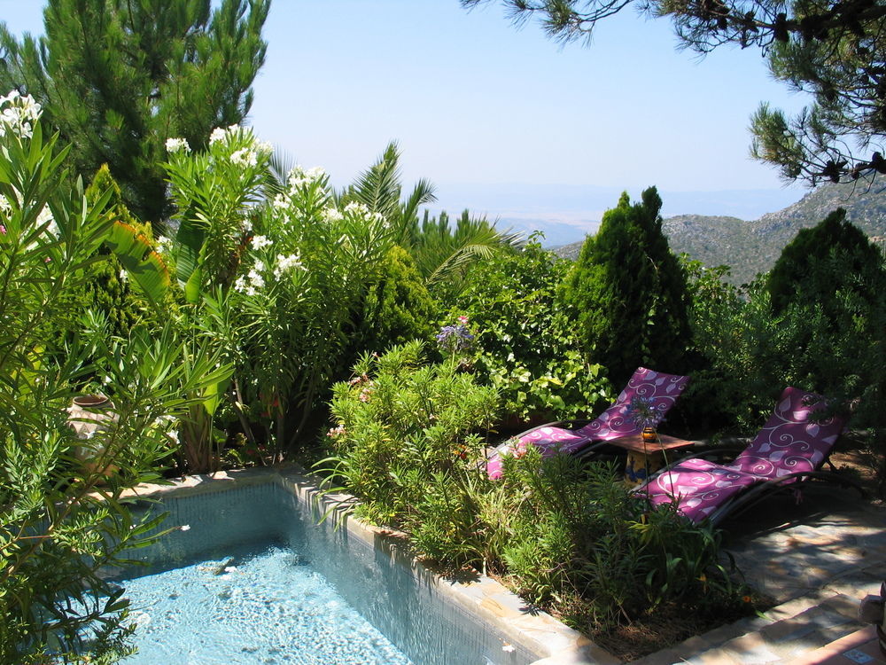Hotel Ddg Retreat à Casares Extérieur photo